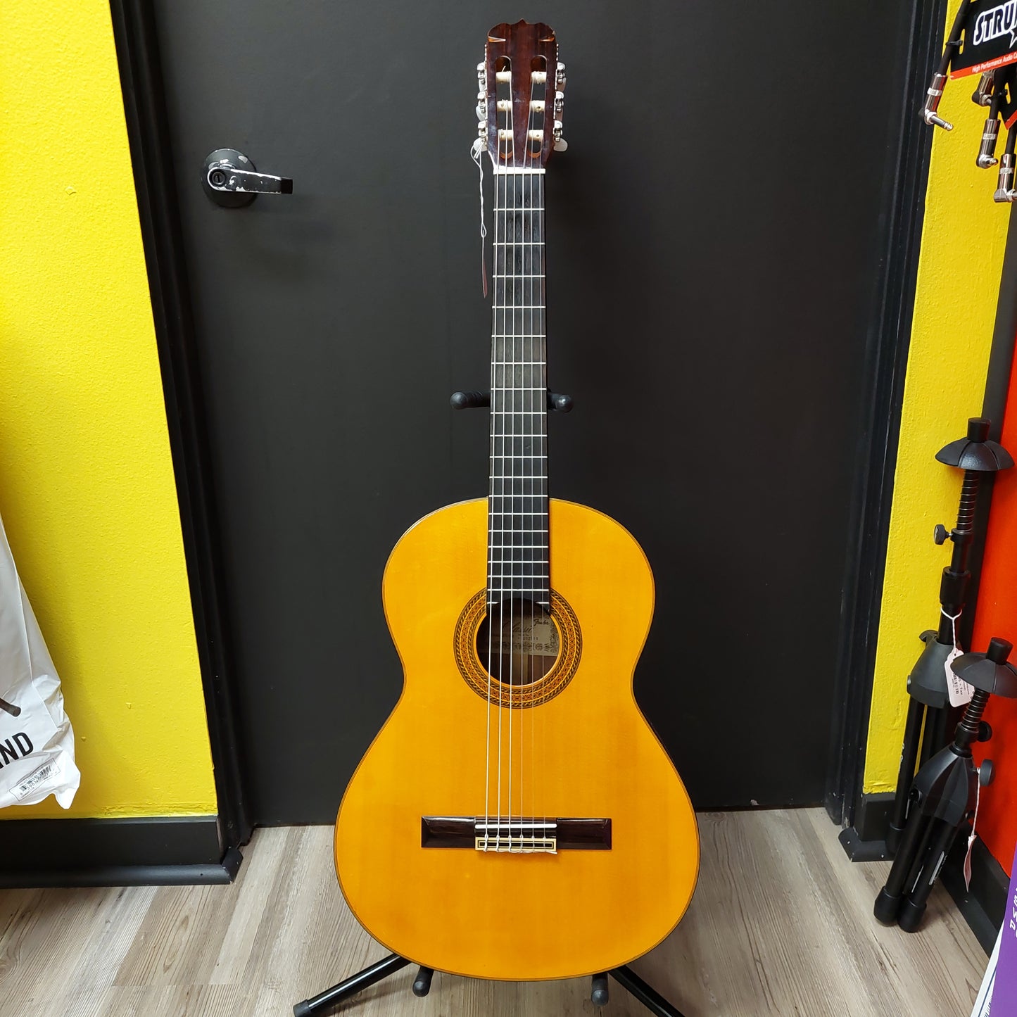 1977 Fender FC-20 Ryoji Matsuoka Classical Guitar