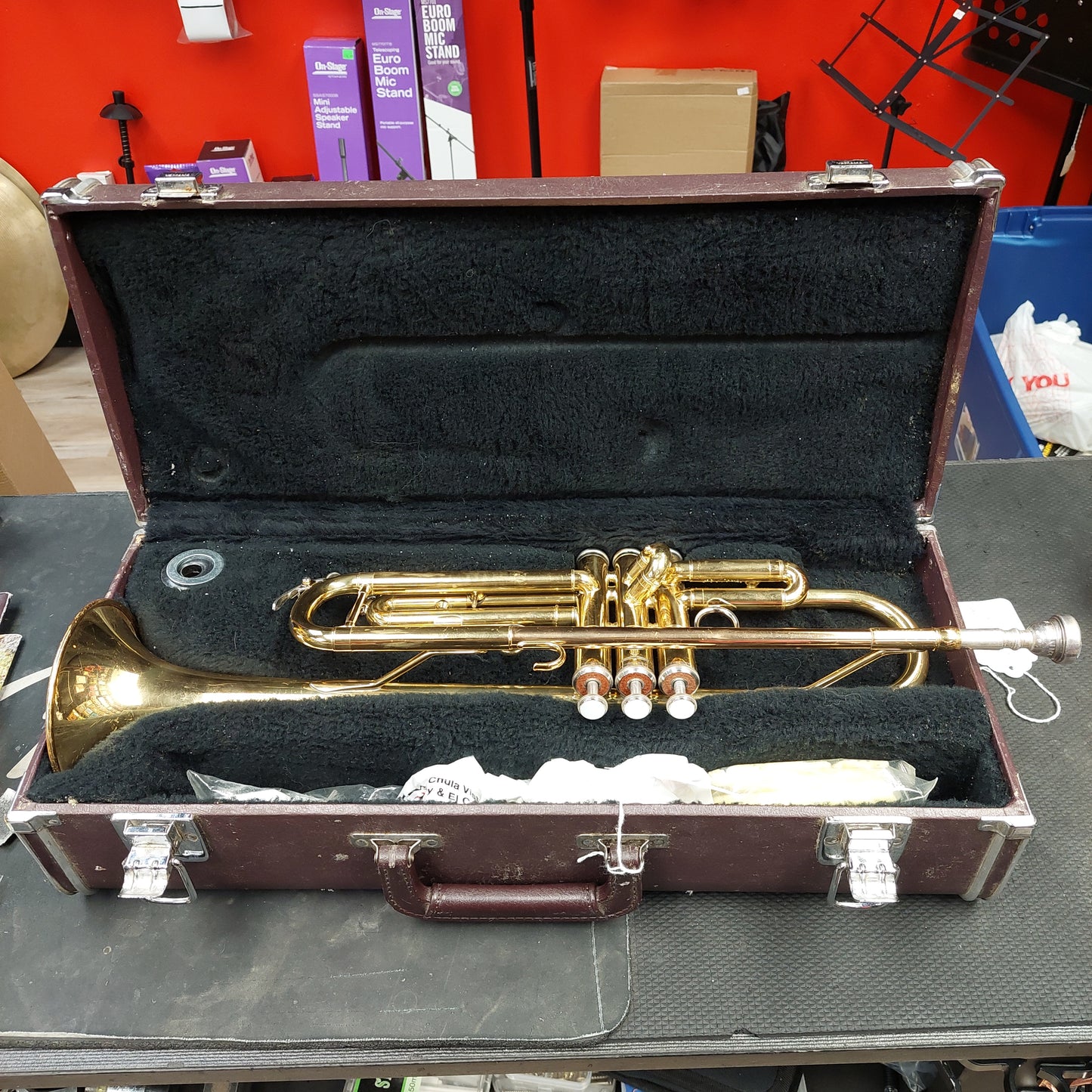 1998 Yamaha YTR2325 Trumpet w/ Yamaha 11C4-7C Mouthpiece & Hardcase "Made In Japan"