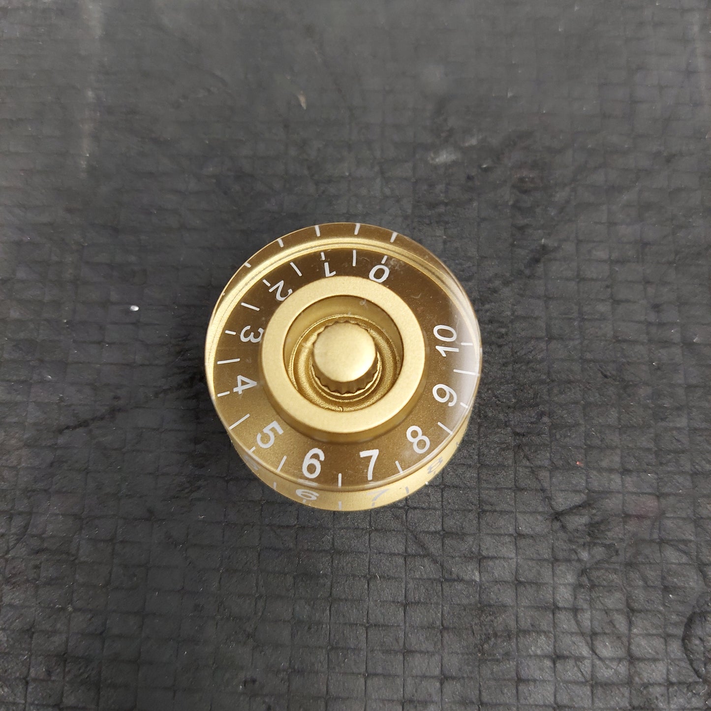 Electric Guitar Volume/Tone Control Knob - Plastic - Gold