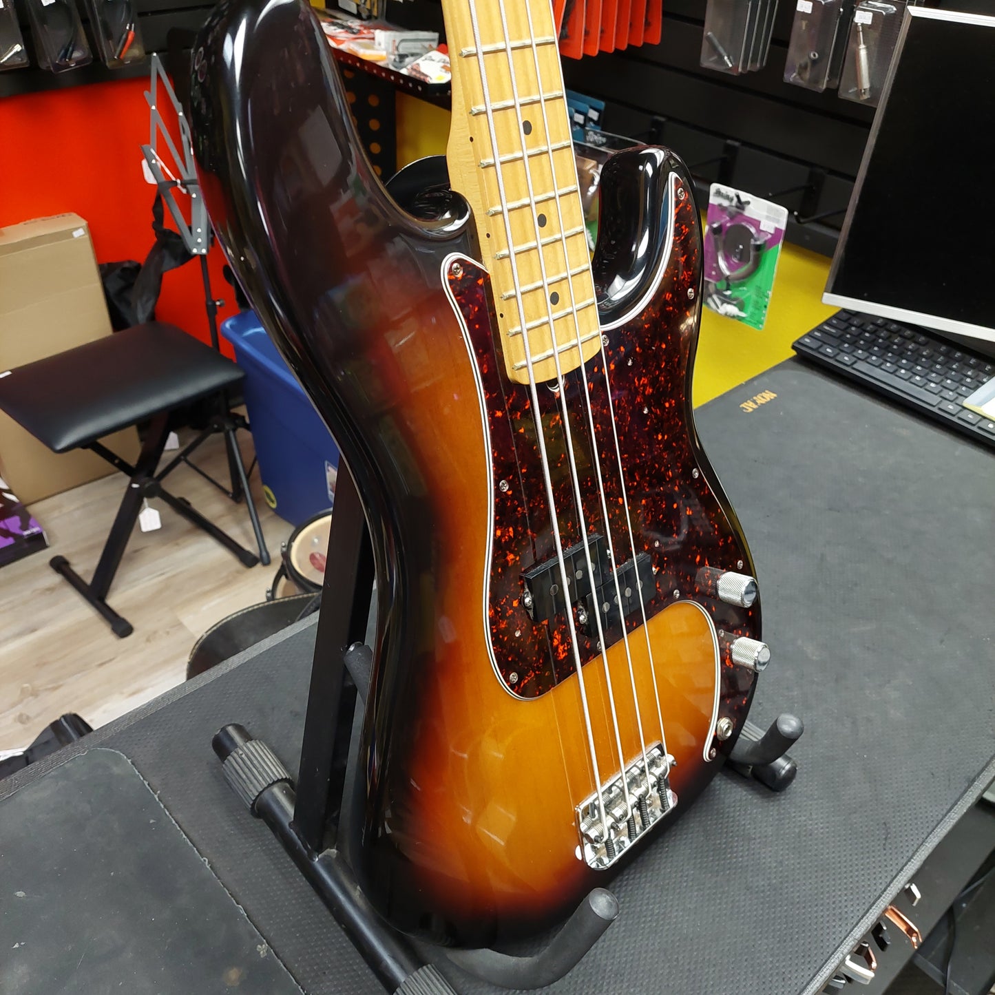 1999 Fender American Standard 4-String P-Bass - 2 Tone Sunburst w/ Hard Case SN# N9400139