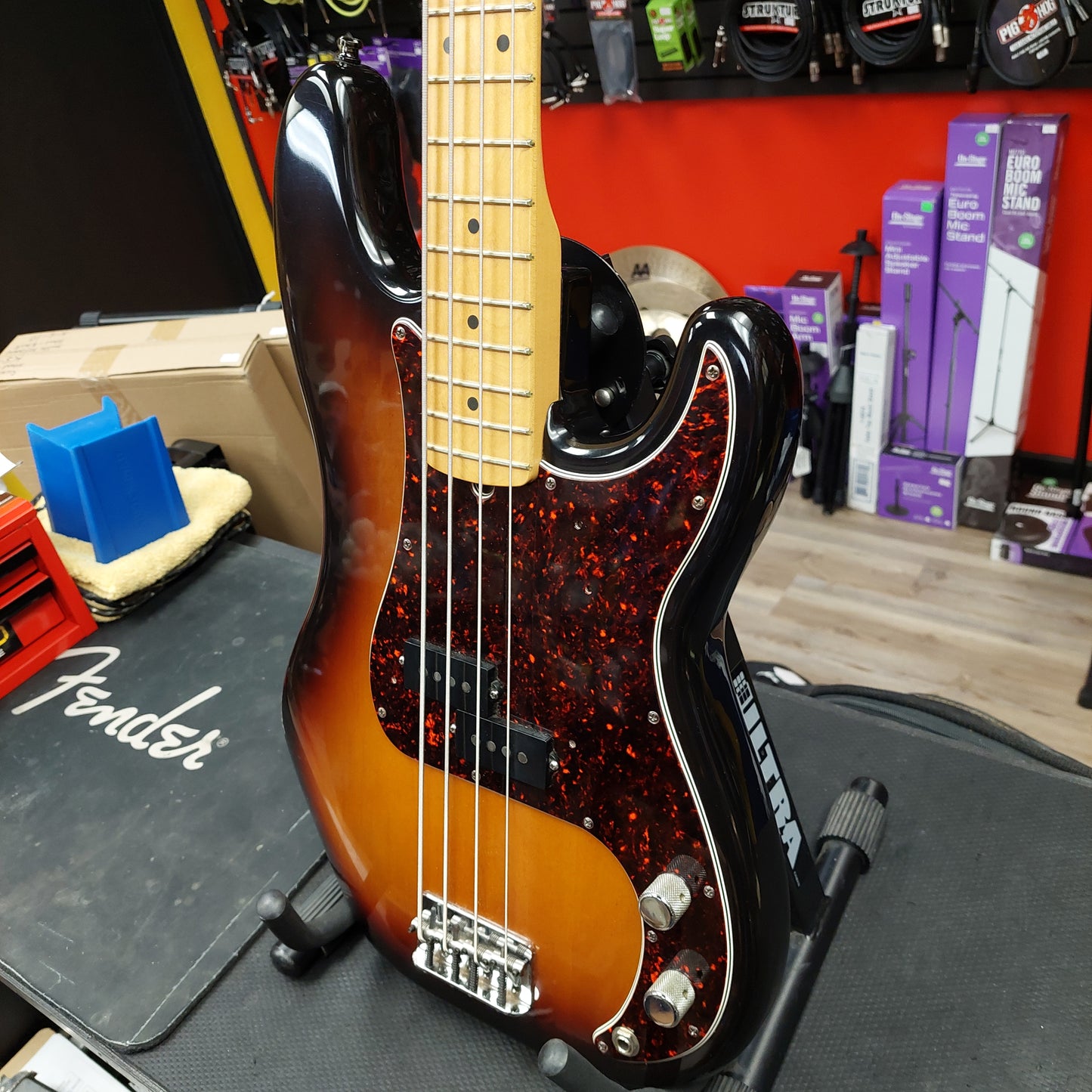 1999 Fender American Standard 4-String P-Bass - 2 Tone Sunburst w/ Hard Case SN# N9400139