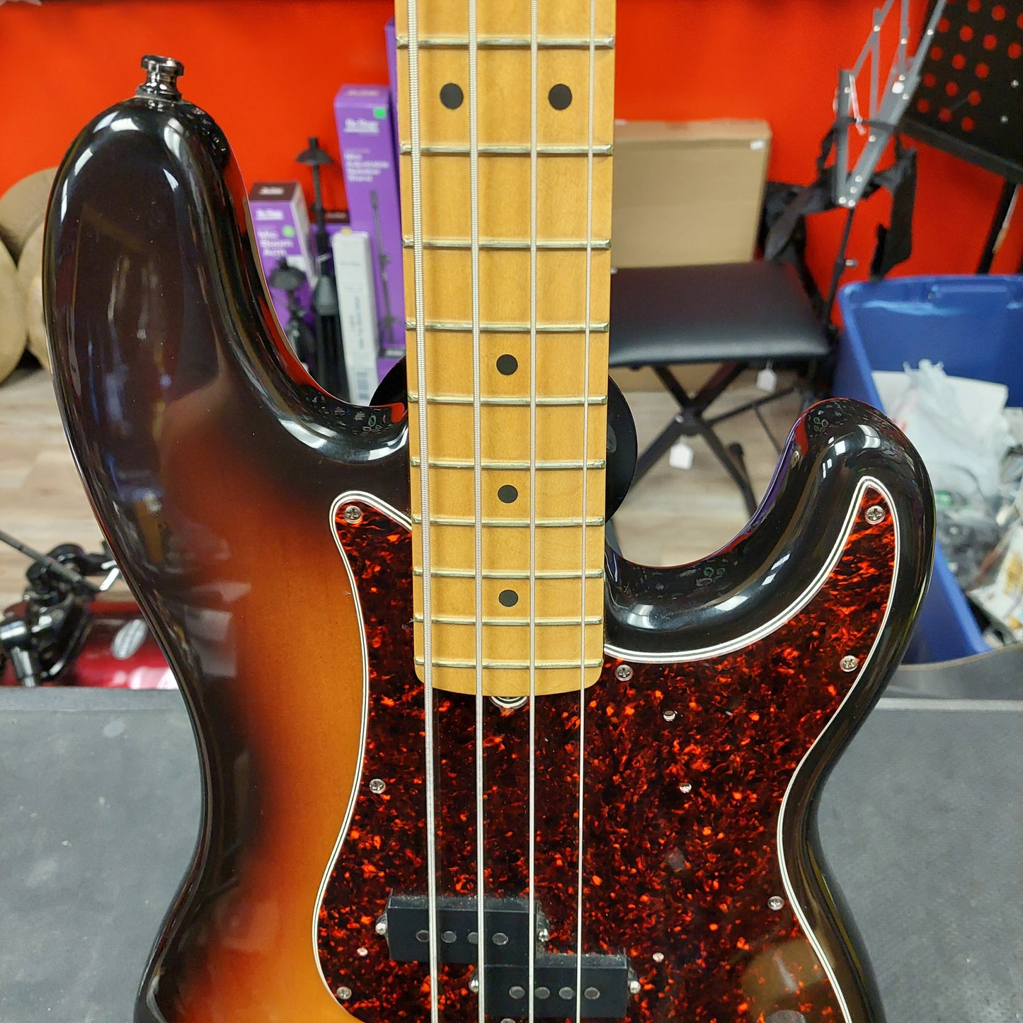 1999 Fender American Standard 4-String P-Bass - 2 Tone Sunburst w/ Hard Case SN# N9400139