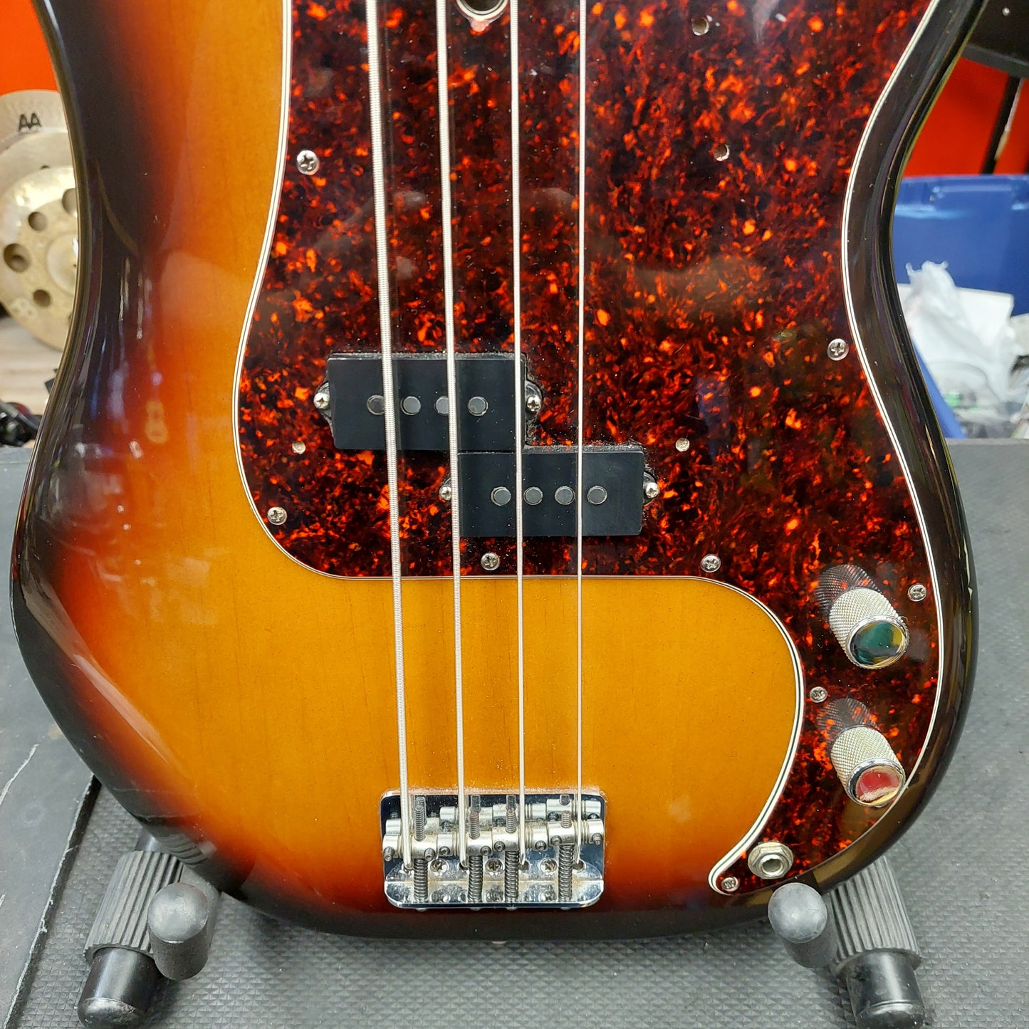 1999 Fender American Standard 4-String P-Bass - 2 Tone Sunburst w/ Hard Case SN# N9400139
