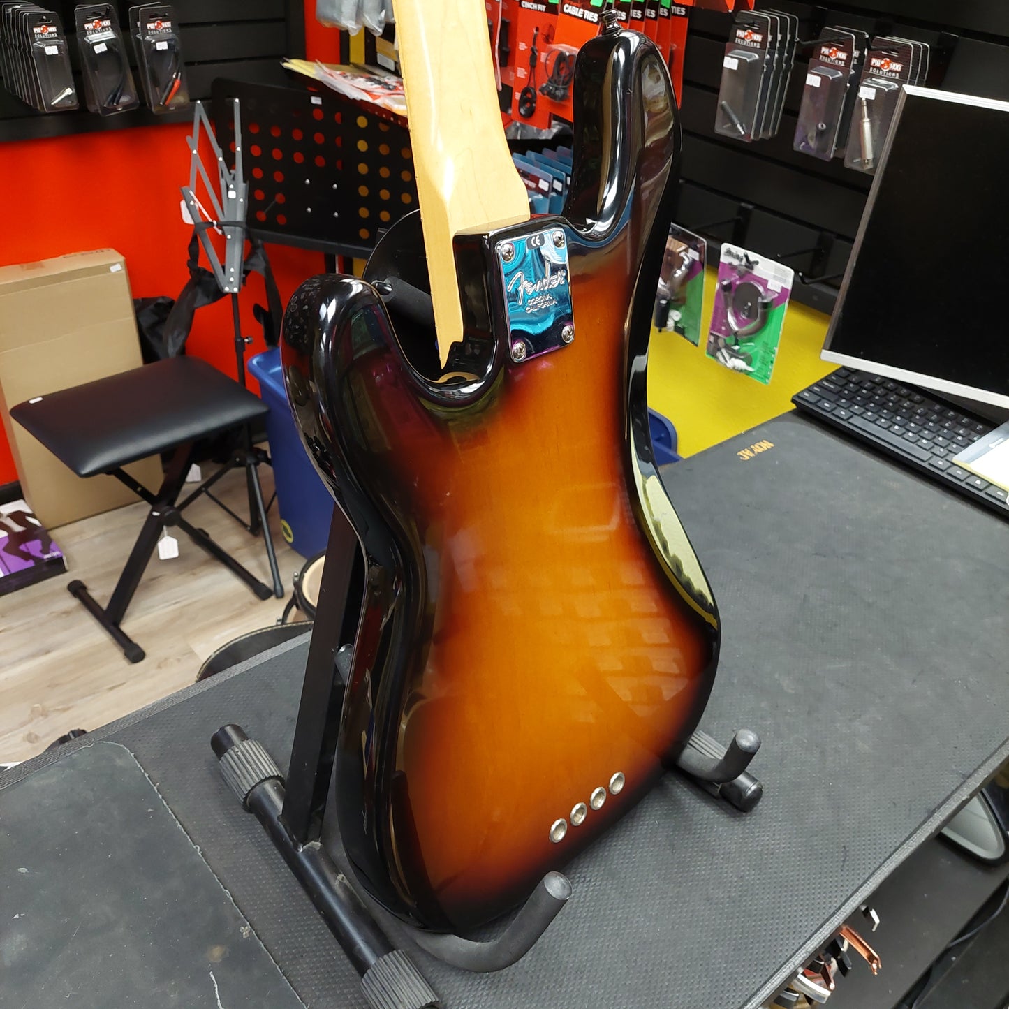 1999 Fender American Standard 4-String P-Bass - 2 Tone Sunburst w/ Hard Case SN# N9400139