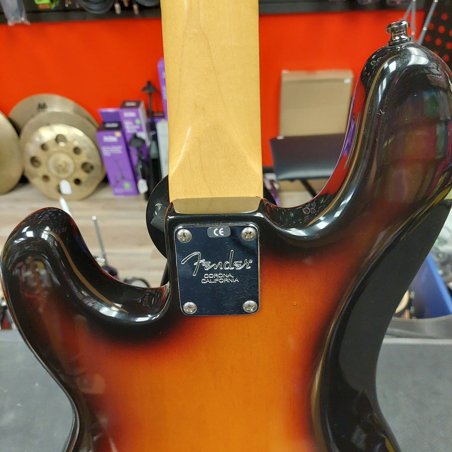 1999 Fender American Standard 4-String P-Bass - 2 Tone Sunburst w/ Hard Case SN# N9400139