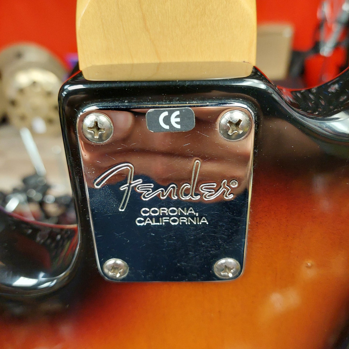 1999 Fender American Standard 4-String P-Bass - 2 Tone Sunburst w/ Hard Case SN# N9400139