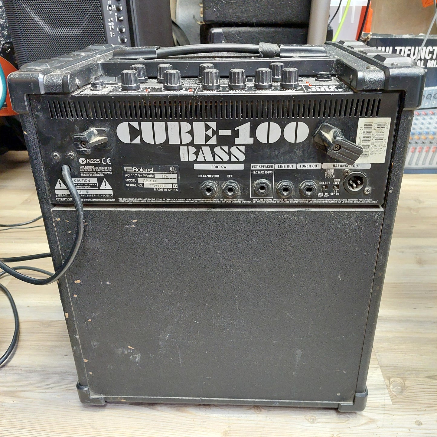Roland CB100 Cube 100 Bass Combo Amplifier (USED) SN# ZT25066