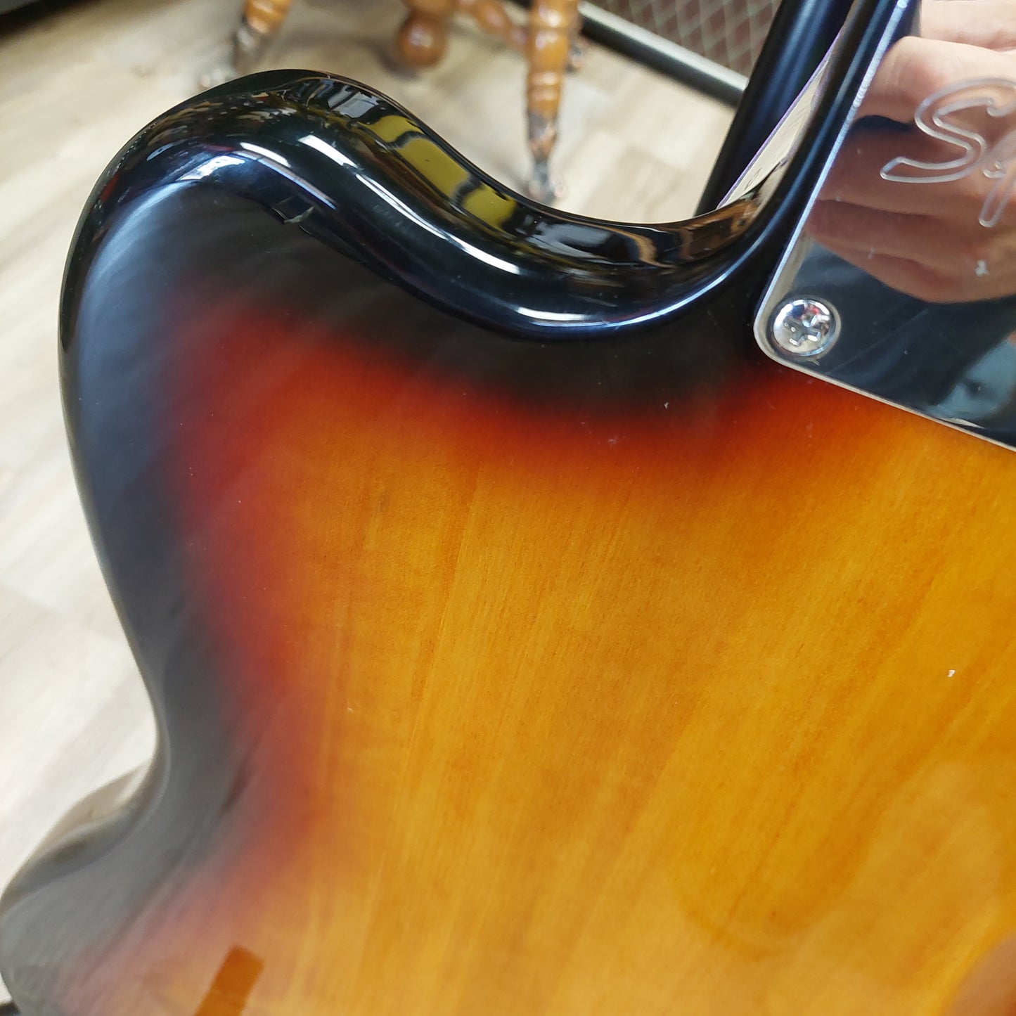 2015 SQUIER VINTAGE MODIFIED JAZZMASTER ELECTRIC GUITAR - SUNBURST SN# ICS15142100