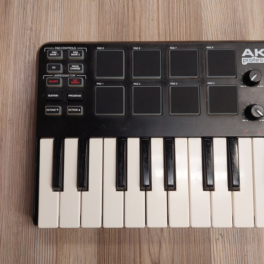 AKAI MPK mini Midi Keyboard w/ USB Cable (USED) SN# 21MA1010025402589