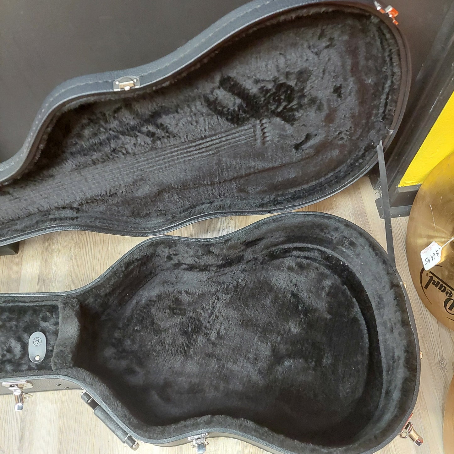 Road Runner Dreadnought Acoustic Guitar Hard Case - Black (USED)