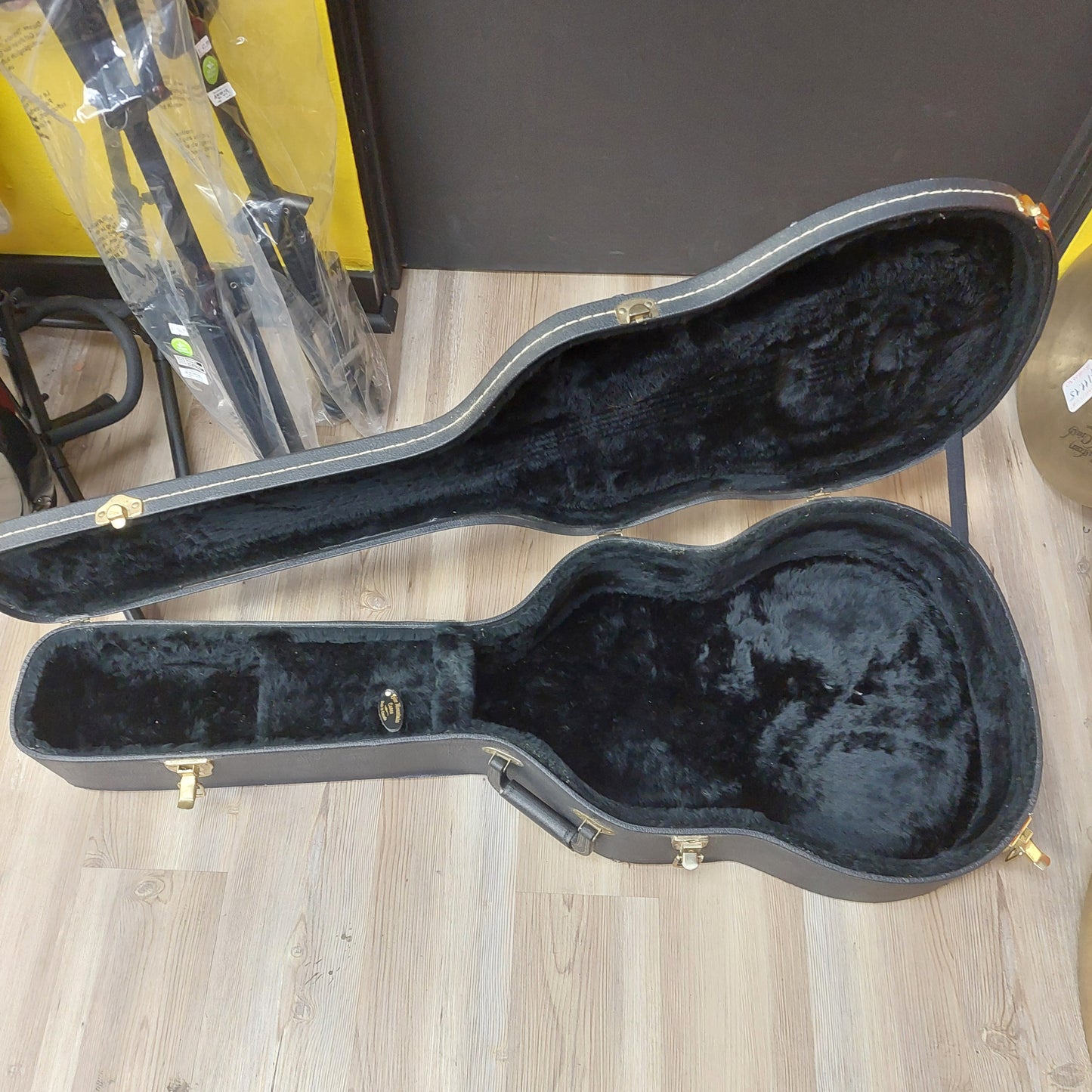 Classical Guitar Hard Case - Black (USED)