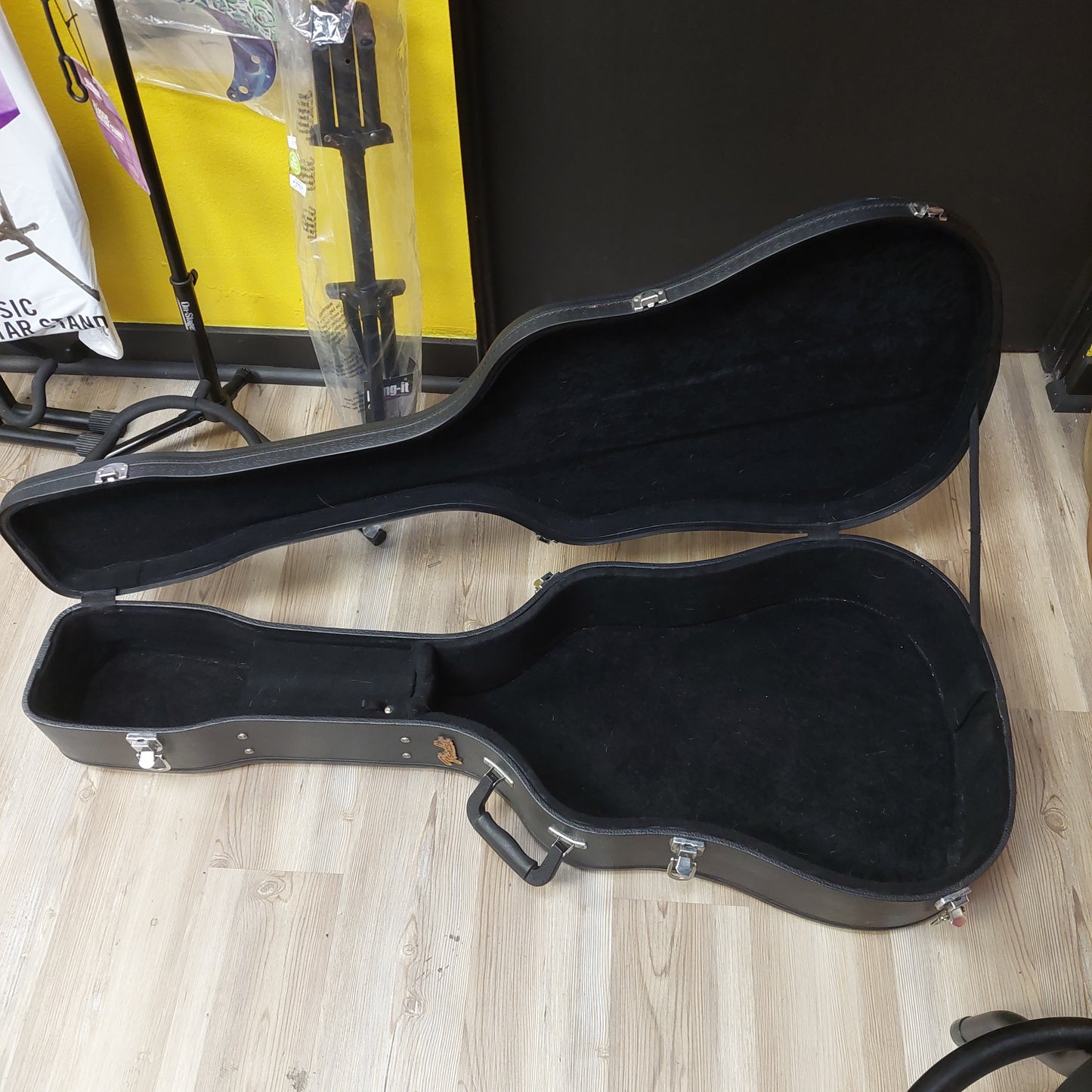 Fender Dreadnought Acoustic Guitar Hard Case - Black (USED)