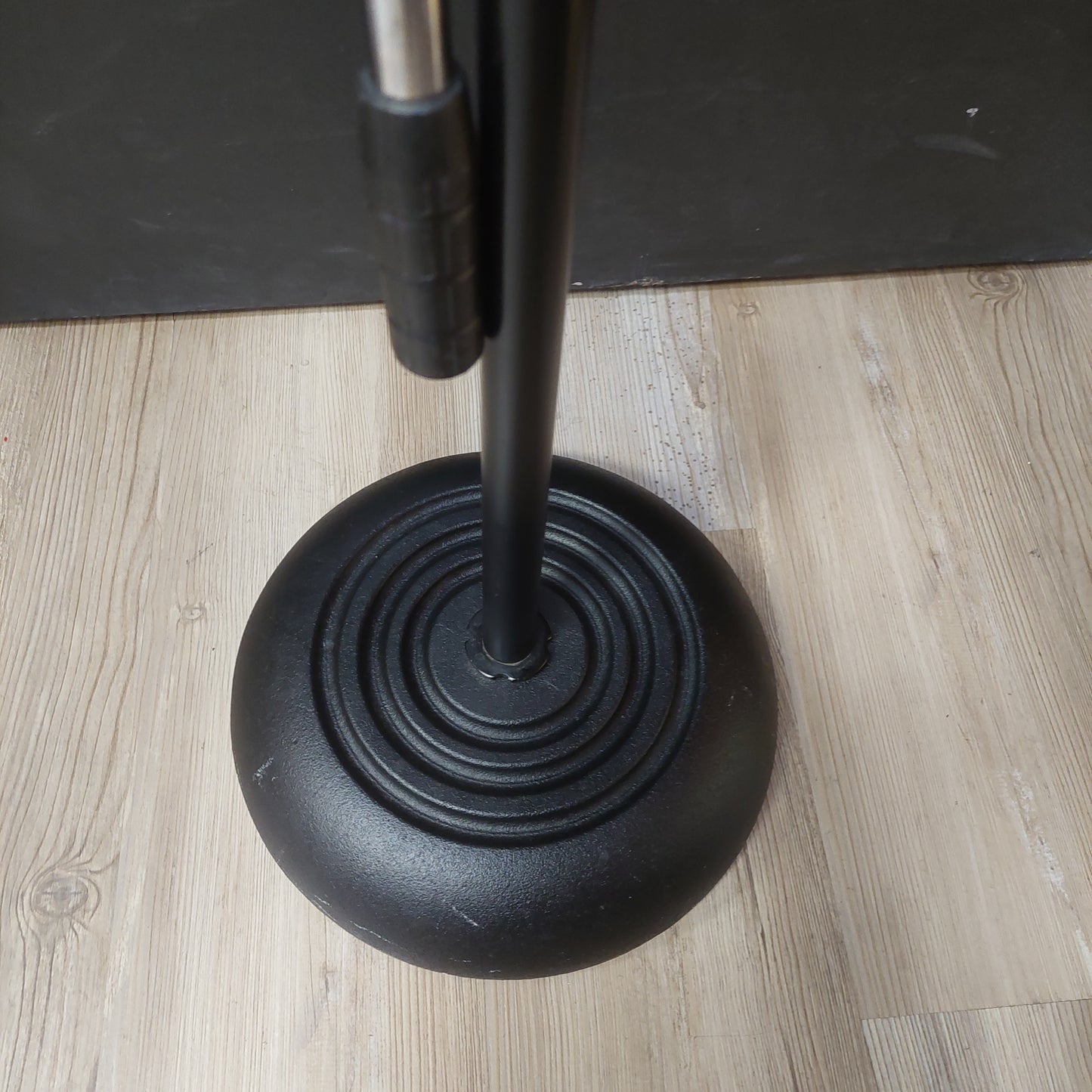 On-Stage Round Base Microphone Stand
- Black (USED)
