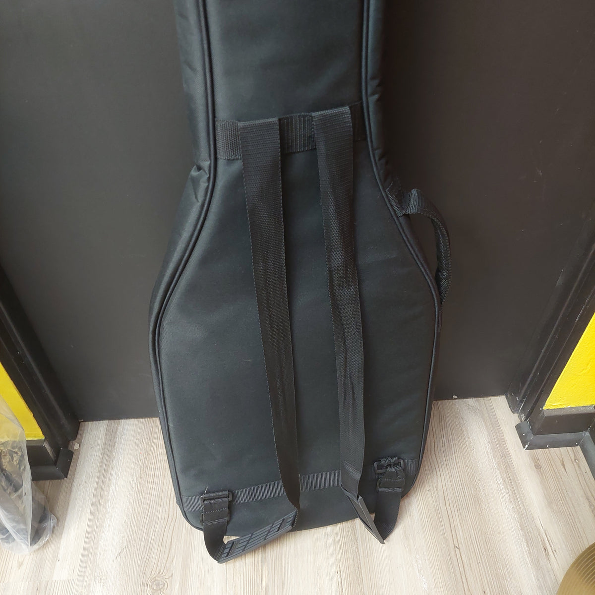 Road Runner RR3EB Bass Padded Gig Bag - Black