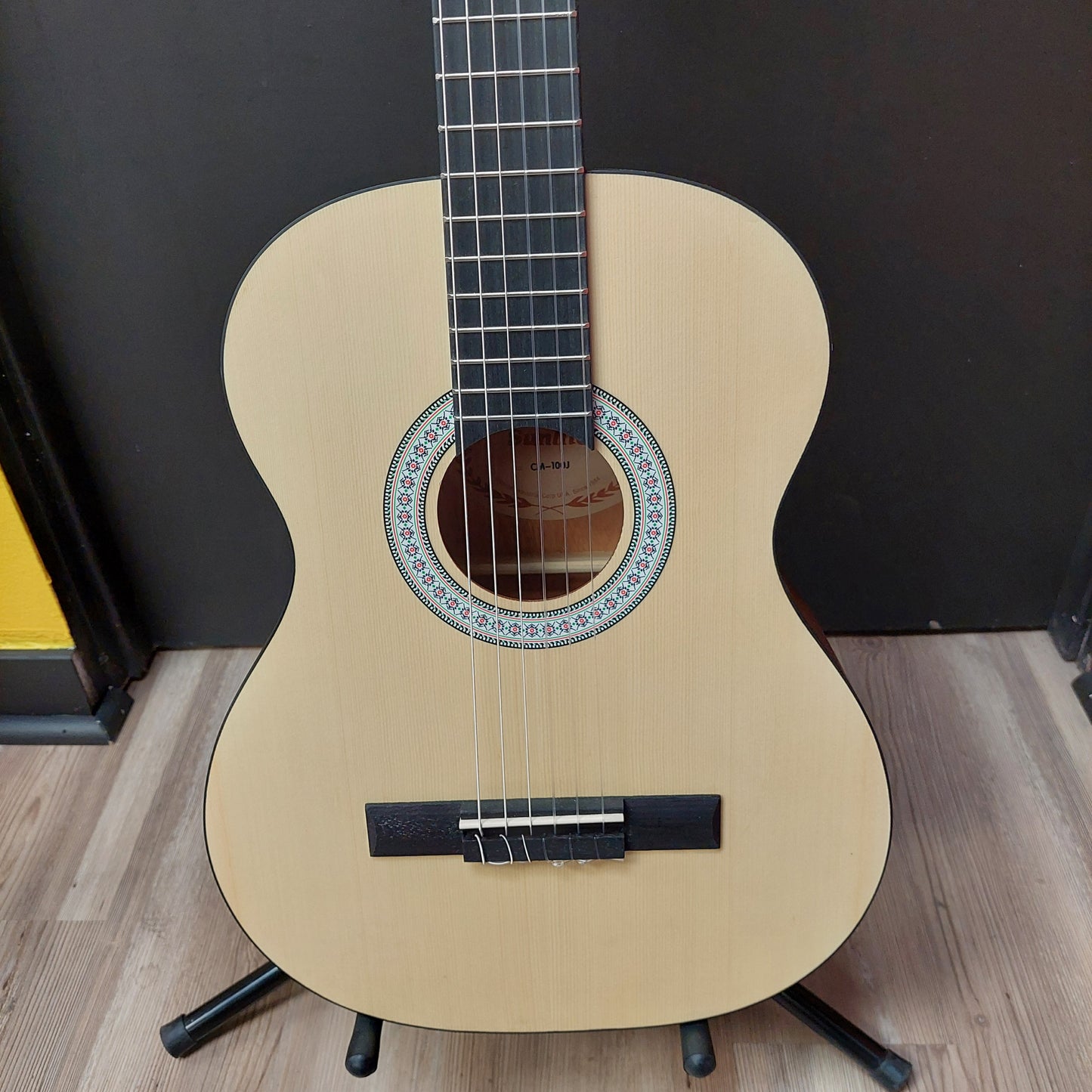 Sunlite CM-100J 3/4 Sized Classical Guitar - Natural w/ Gig Bag
