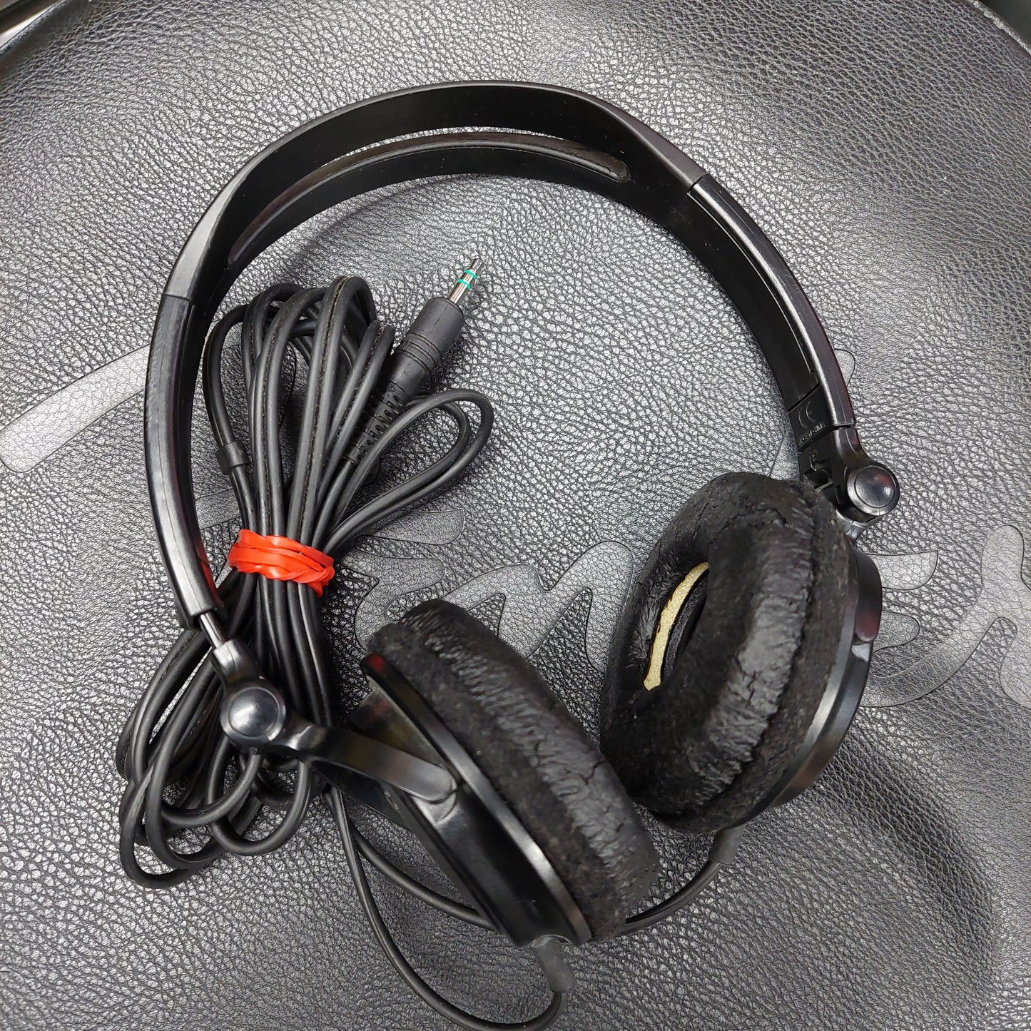 Sony MDR-V150 Headphones (USED)