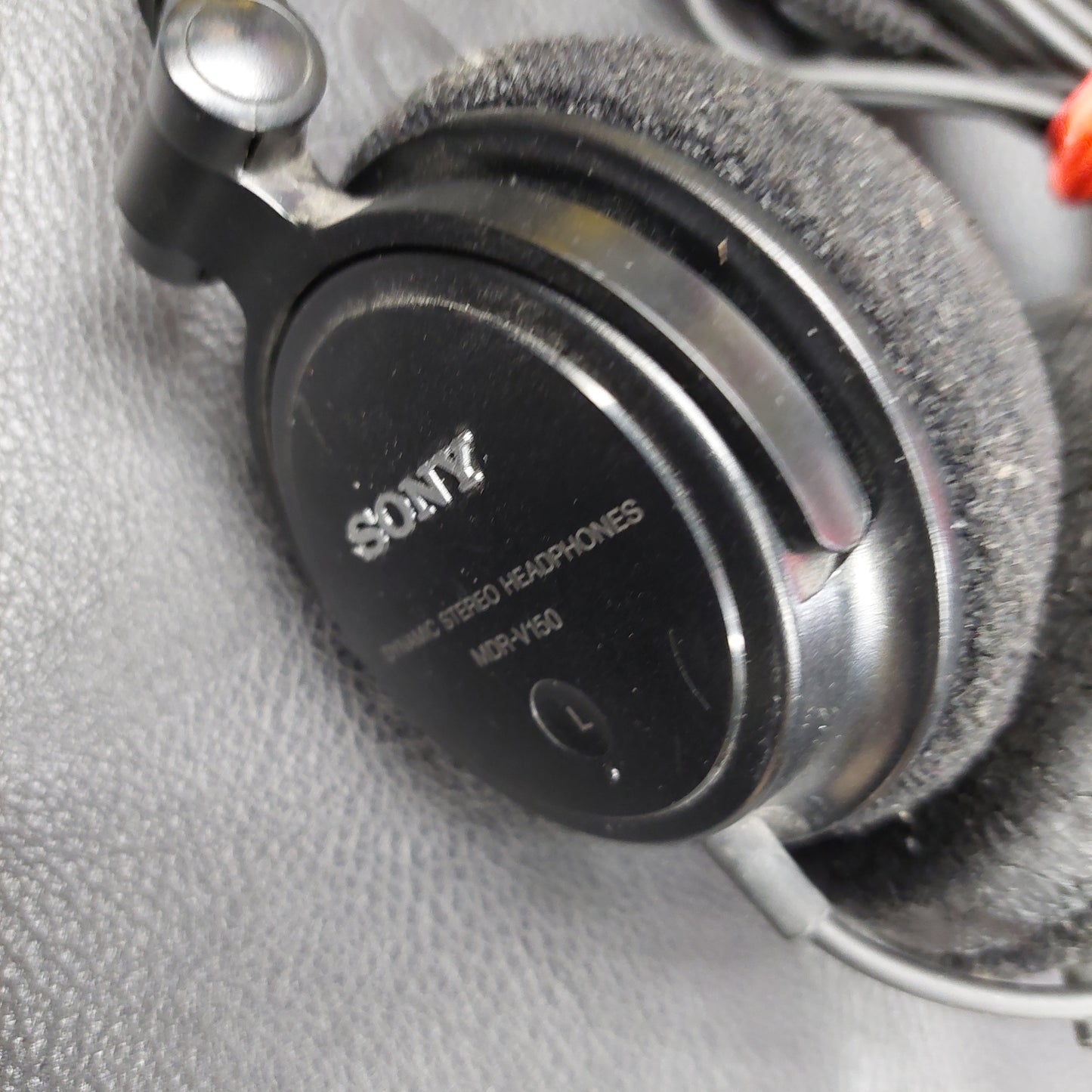 Sony MDR-V150 Headphones (USED)