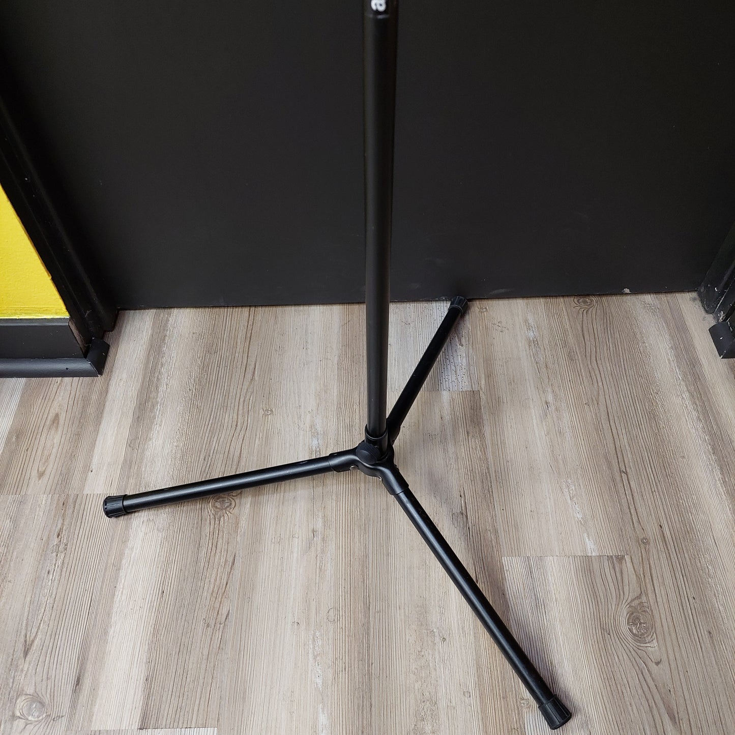 Amazon Basics Microphone Stand (USED)