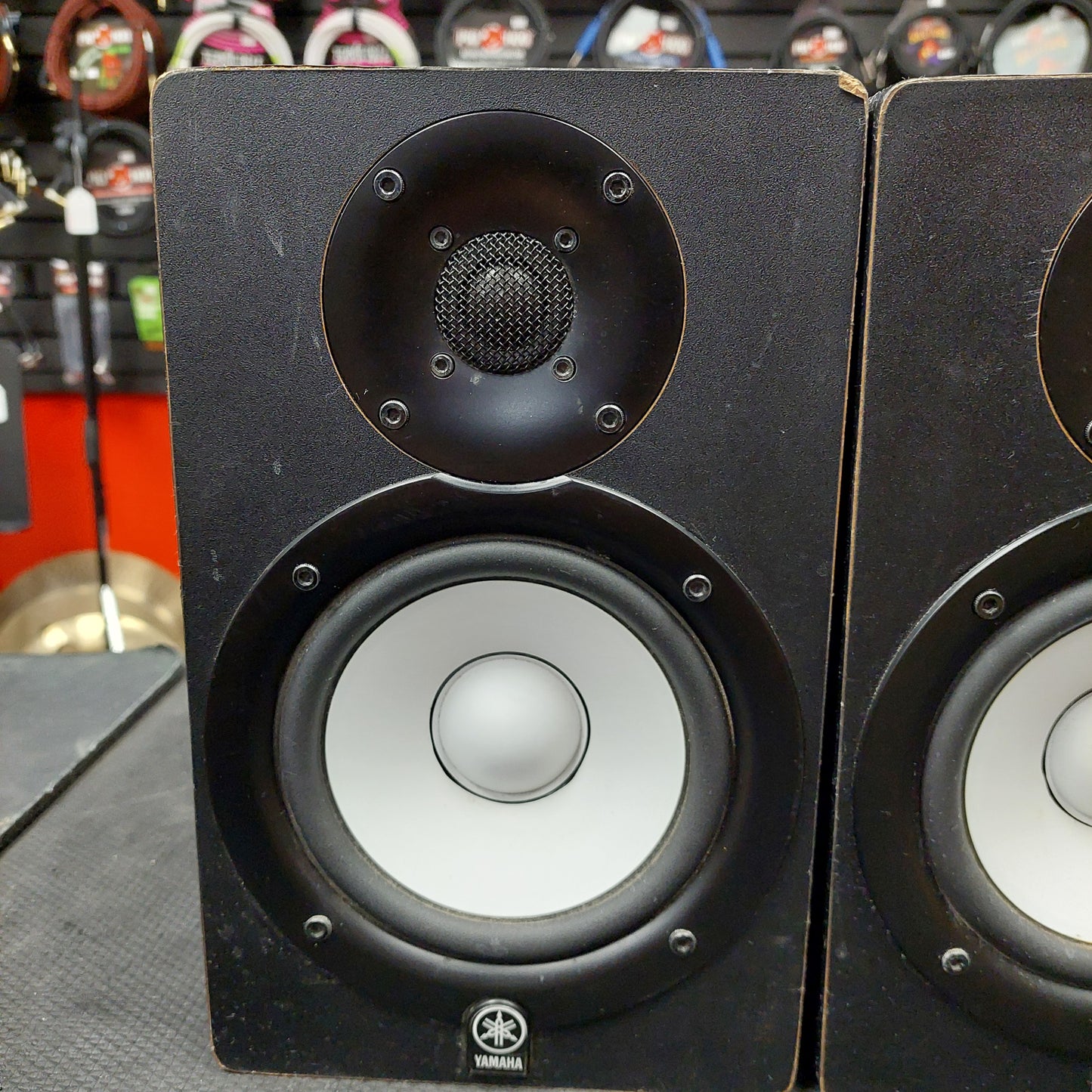 YAMAHA HS8 STUDIO MONITORS "PAIR" - BLACK (USED) SN#(21)NZ03138 SN# (21)NN04055