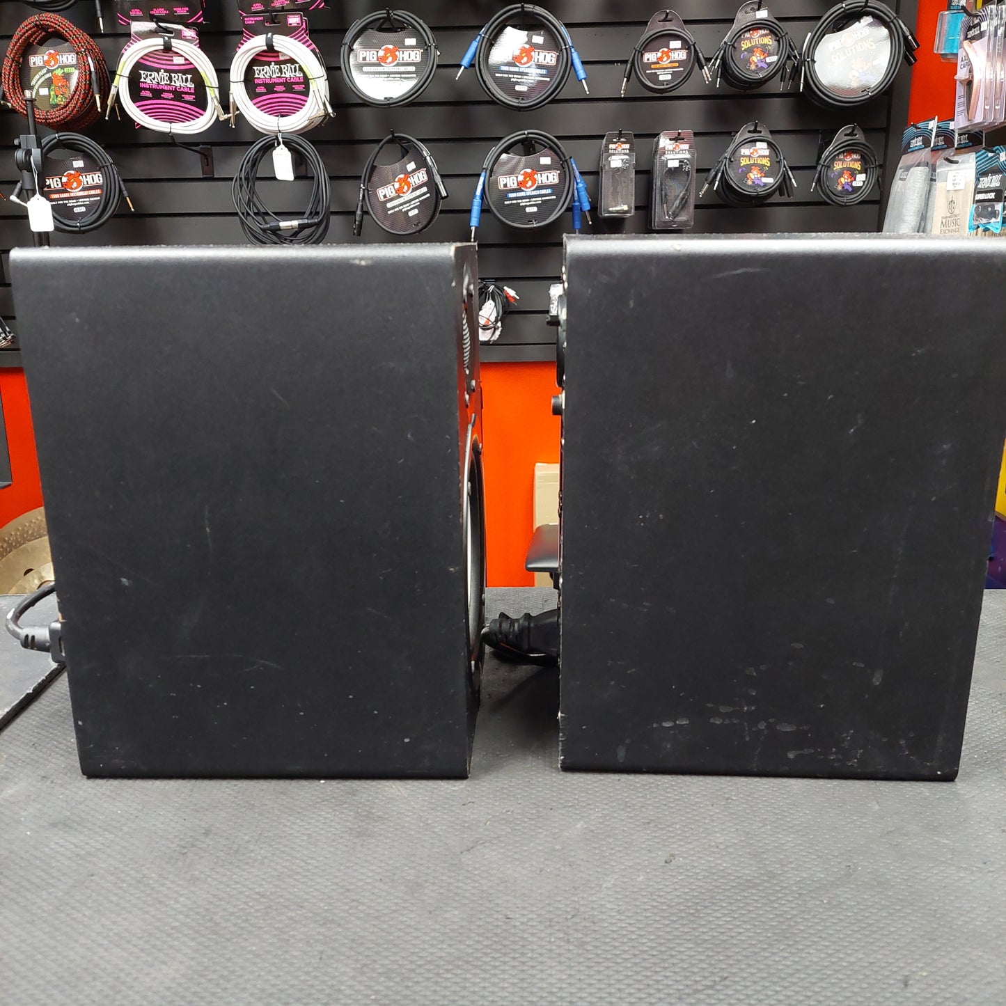 YAMAHA HS8 STUDIO MONITORS "PAIR" - BLACK (USED) SN#(21)NZ03138 SN# (21)NN04055