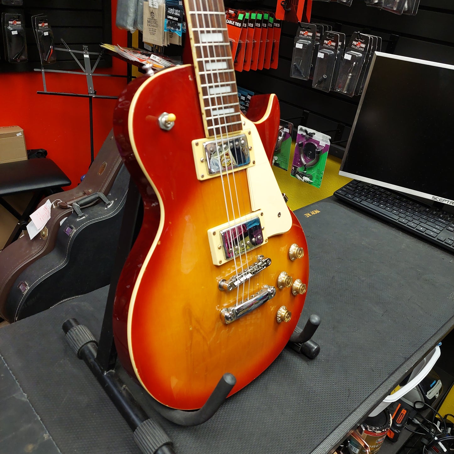 Essex Les Paul Electric Guitar - Sunburst (USED) SN# 99186