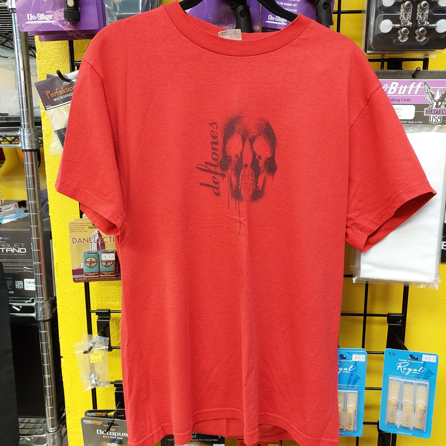 Vintage Deftones Skull Men's Tee - Red - Medium (USED)