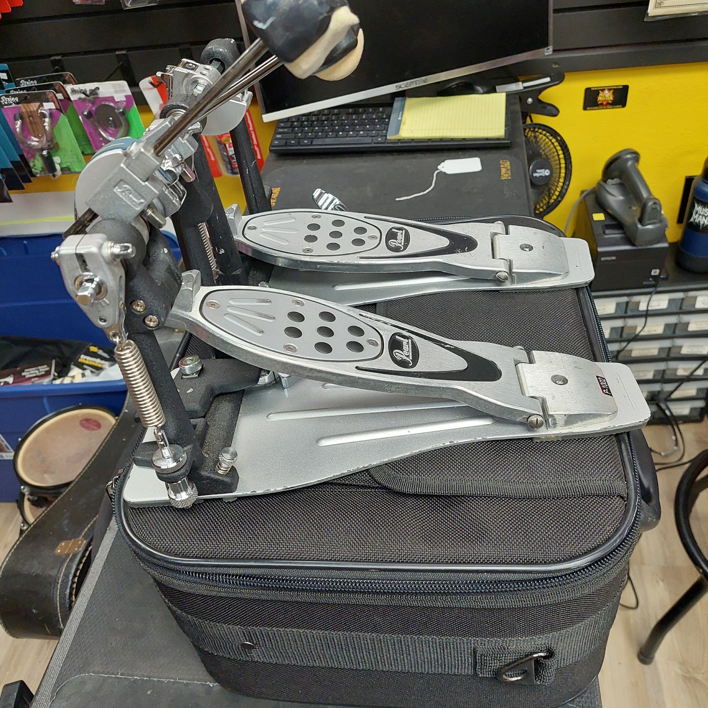 Pearl P1002 Double Kick Pedal w/ Case (USED)