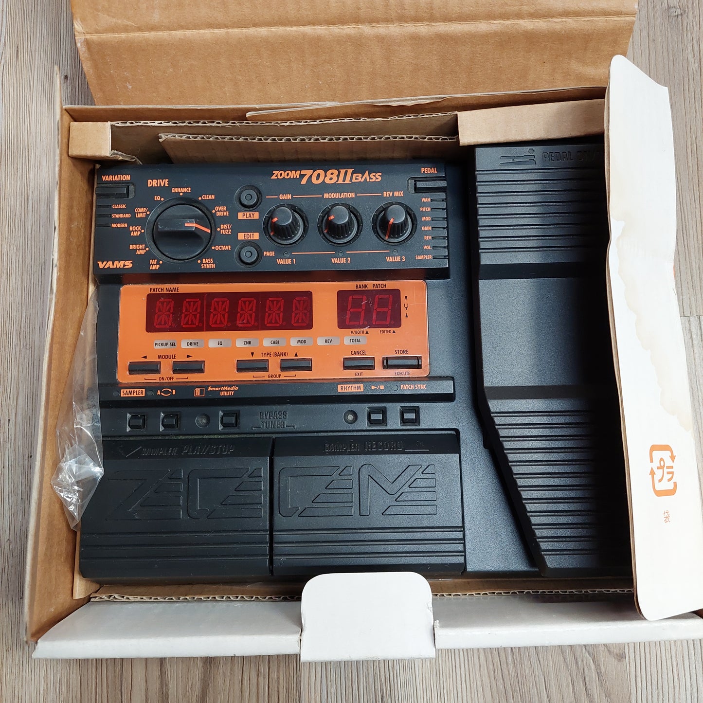 Zoom 708II Bass Multi Effects Pedal w/ Original Box (USED) SN# A30019145
