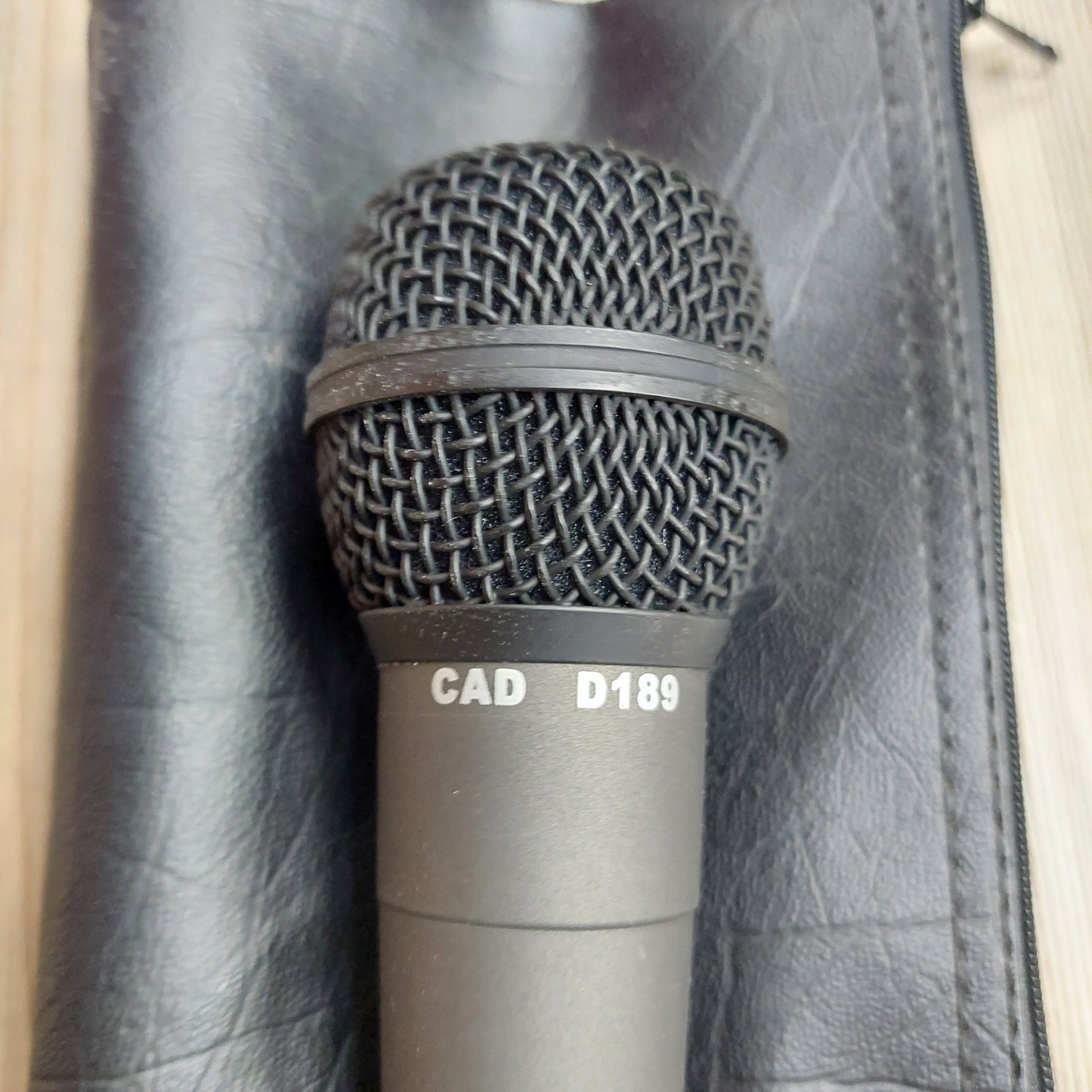 CAD D189 Supercardioid Dynamic Handheld Microphone w/ Pouch (USED)