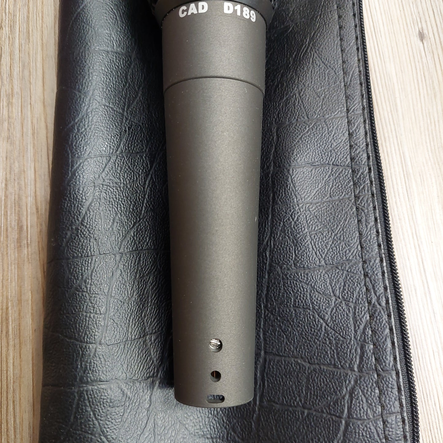 CAD D189 Supercardioid Dynamic Handheld Microphone w/ Pouch (USED)