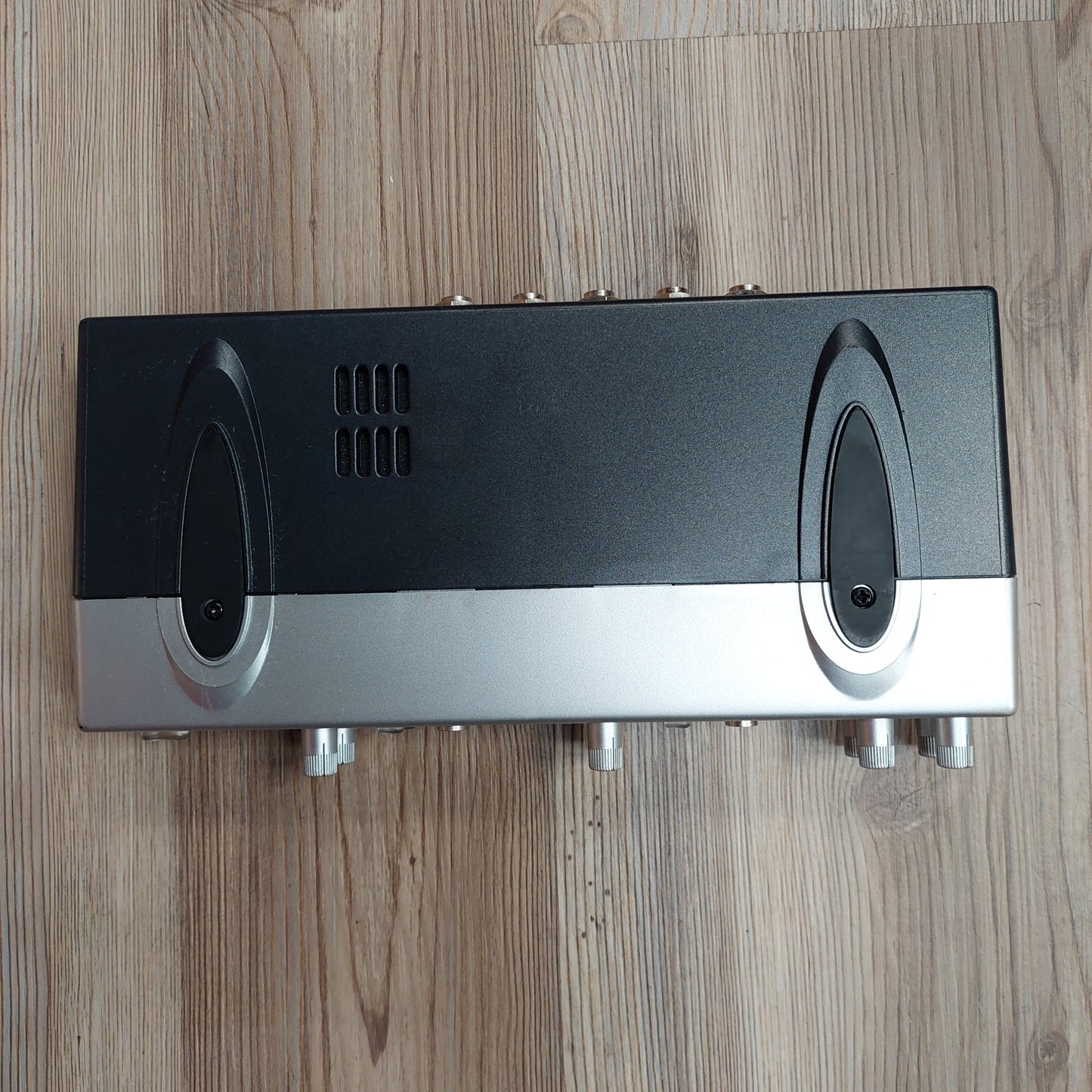 BEHRINGER Mini Amp 4-CH Headphone Amp (USED) SN# N0609910331