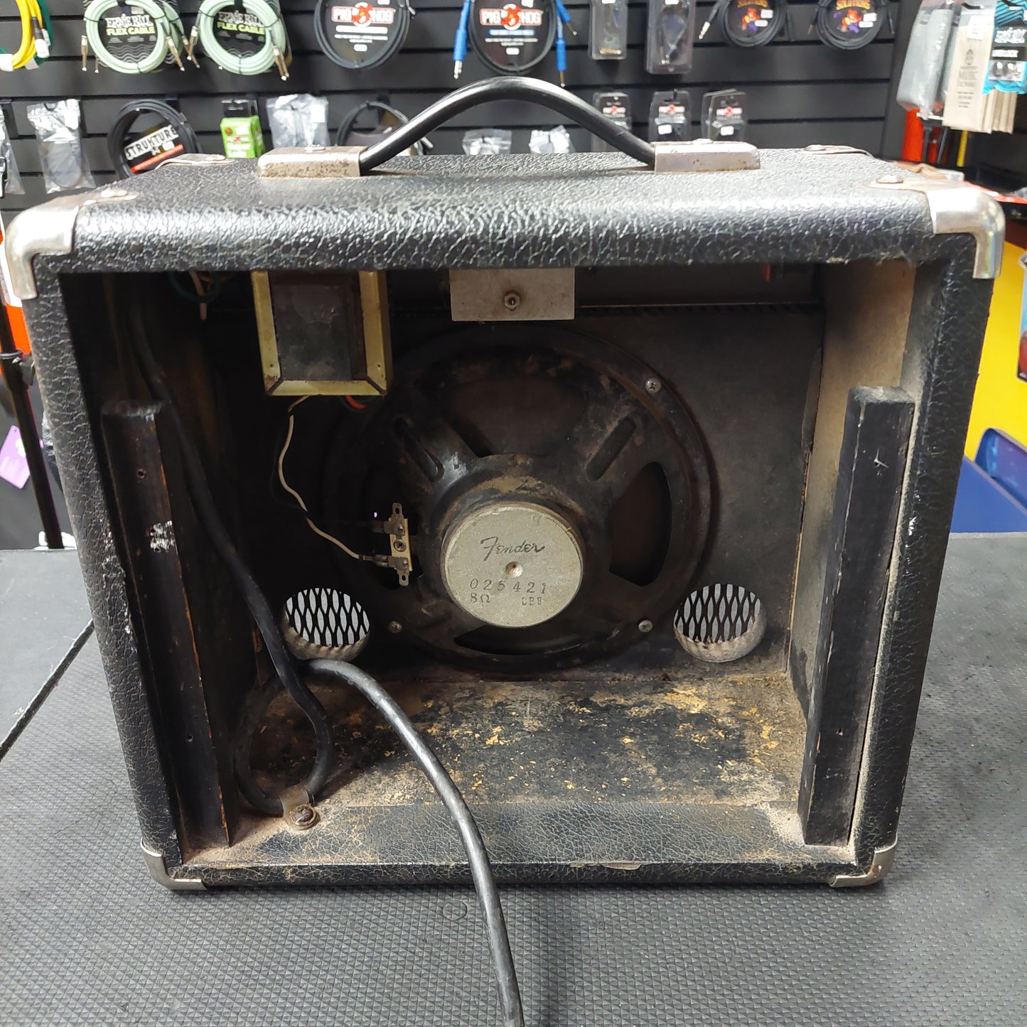 Fender Frontman Guitar Amplifier (USED) "Sold As Is" Missing Knobs & Backplate