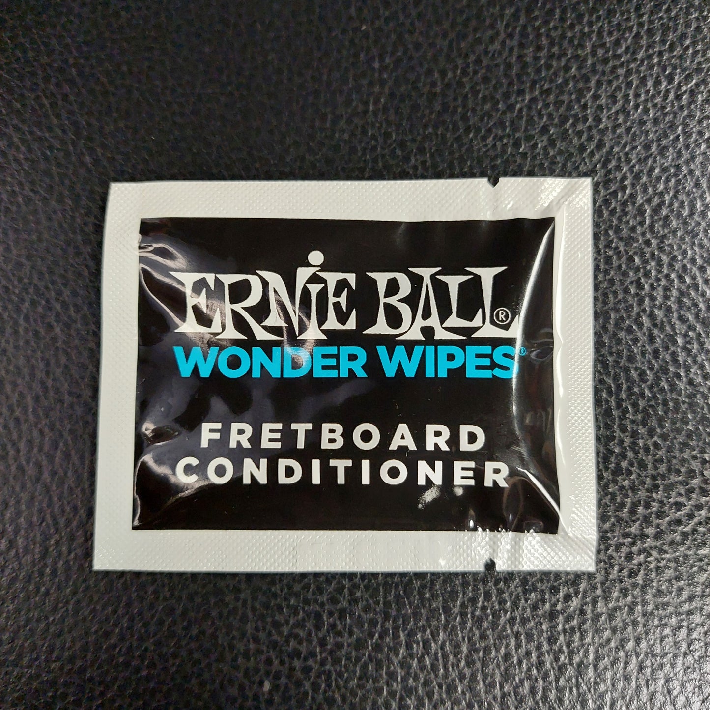 ERNIE BALL WONDER WIPES FRETBOARD CONDITIONER - SINGLE
