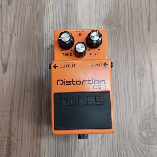 Boss DS-1 Distortion Pedal USED) "Made in Taiwan" SN# LR32518