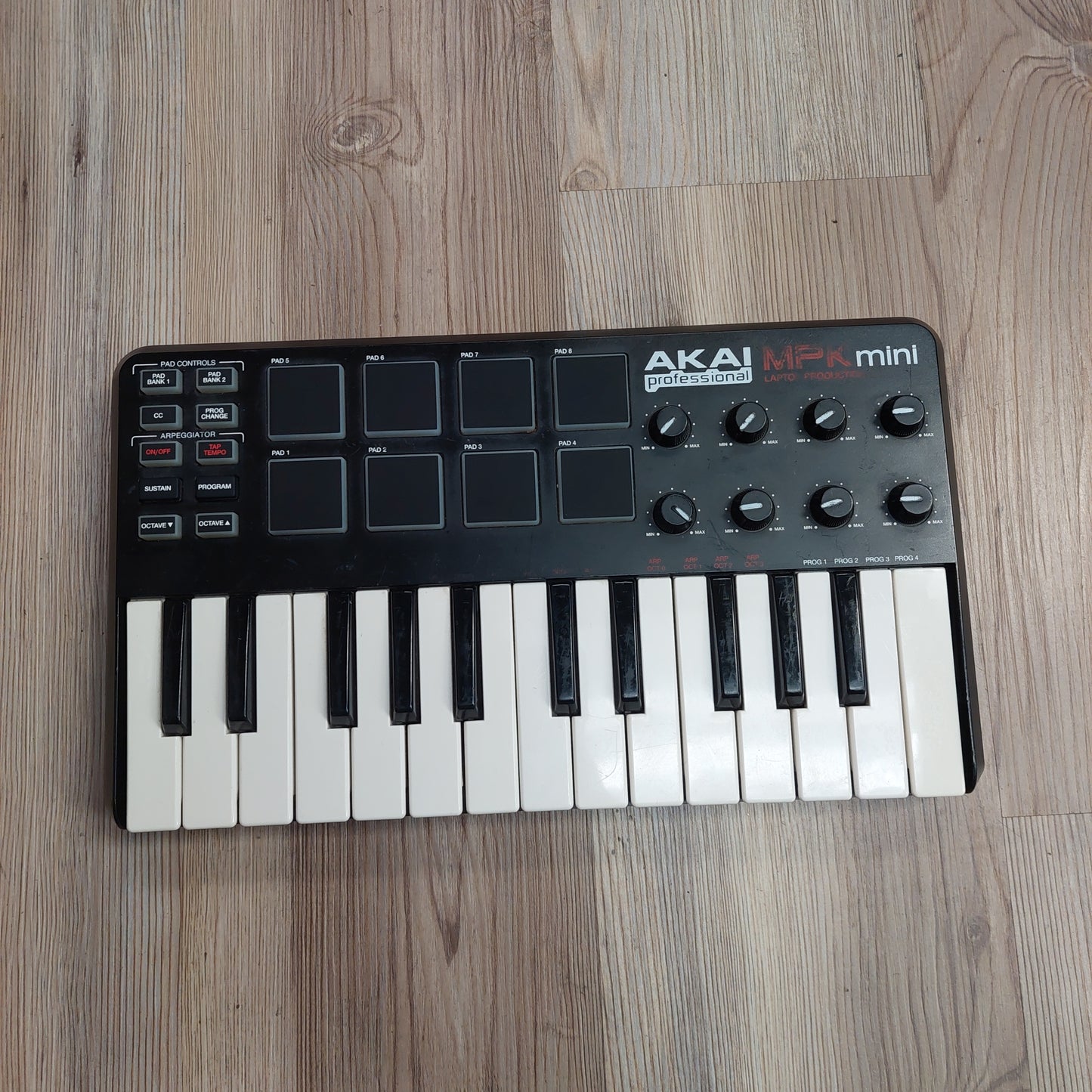AKAI MPK mini Midi Keyboard w/ USB Cable (USED) SN# 21MA1010025402589