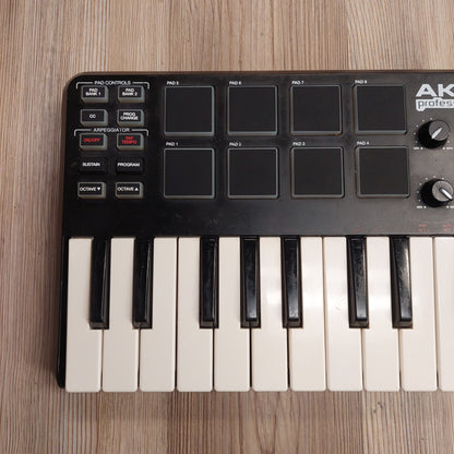 AKAI MPK mini Midi Keyboard w/ USB Cable (USED) SN# 21MA1010025402589