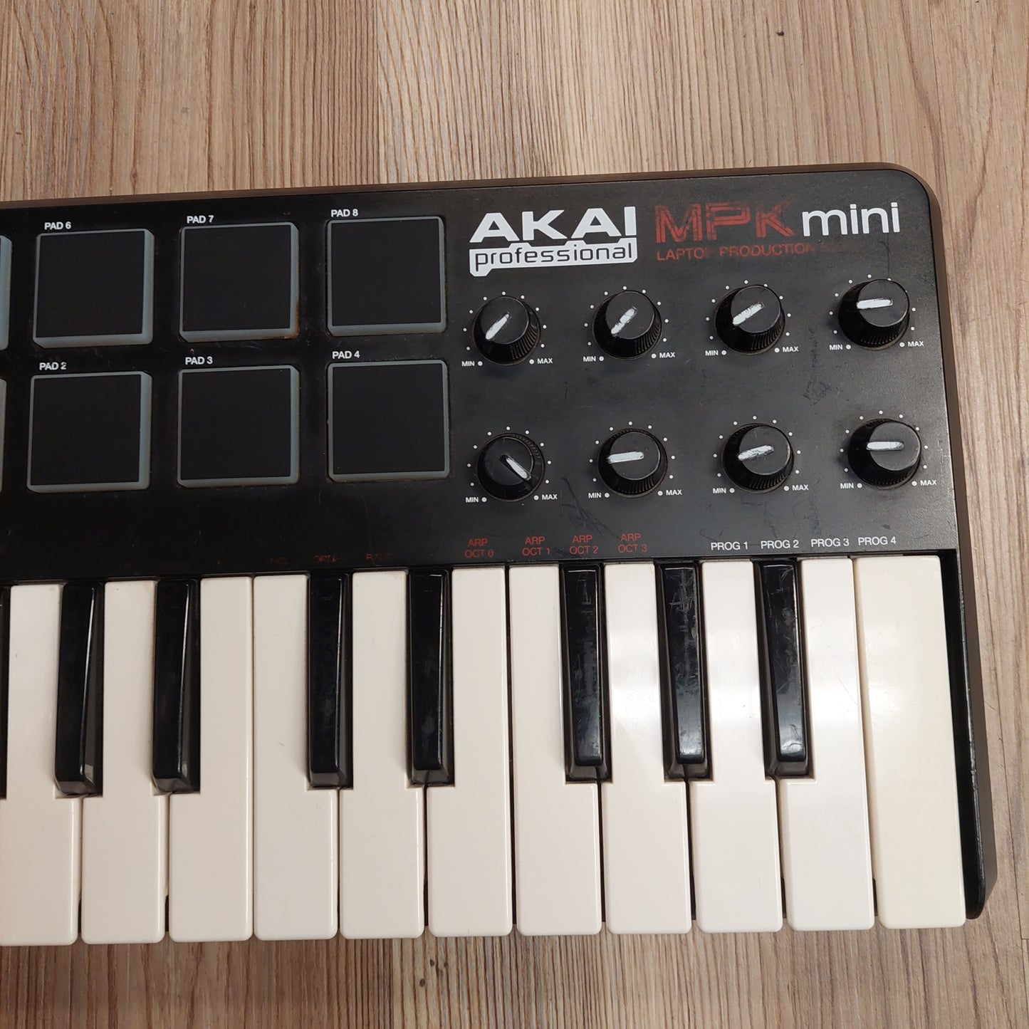 AKAI MPK mini Midi Keyboard w/ USB Cable (USED) SN# 21MA1010025402589