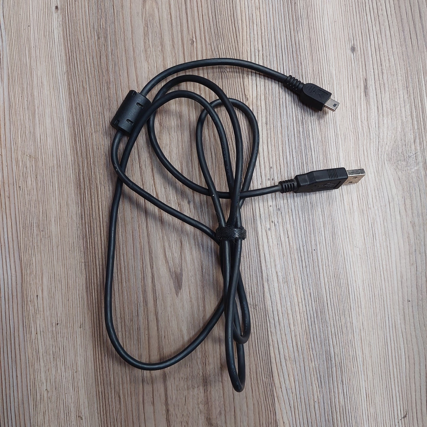 AKAI MPK mini Midi Keyboard w/ USB Cable (USED) SN# 21MA1010025402589