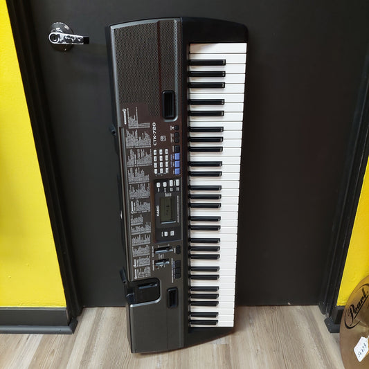 Casio CTK-720 61-Key Portable Keyboard w/ Power Supply & Windsor Gig Bag (USED)