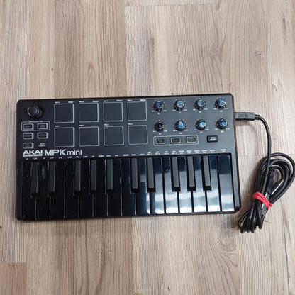 AKAI MPK mini midi Keyboard - Black (USED) SN# (21)A31904239835919