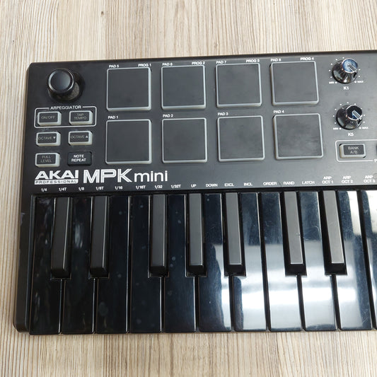 AKAI MPK mini midi Keyboard - Black (USED) SN# (21)A31904239835919