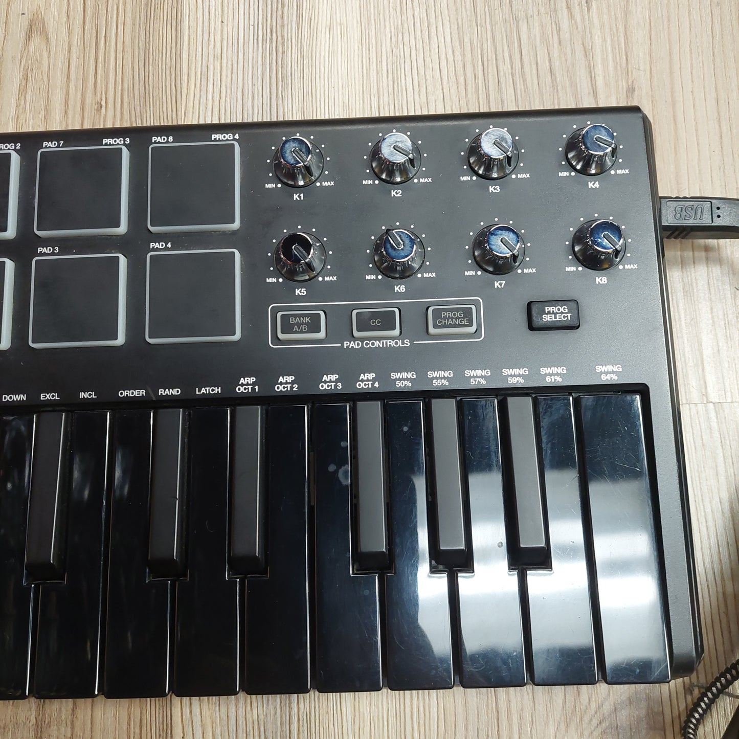 AKAI MPK mini midi Keyboard - Black (USED) SN# (21)A31904239835919