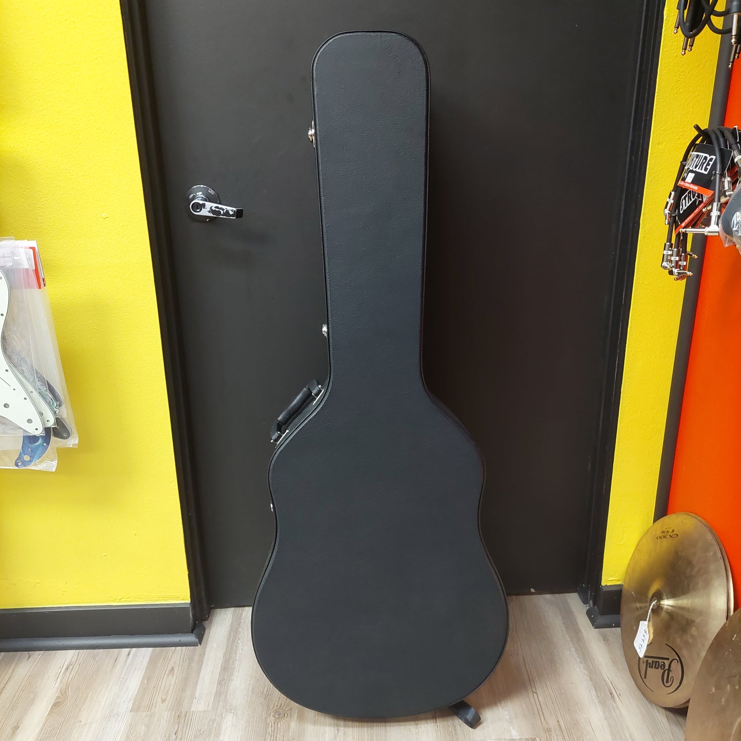Road Runner Dreadnought Acoustic Guitar Hard Case - Black (USED)