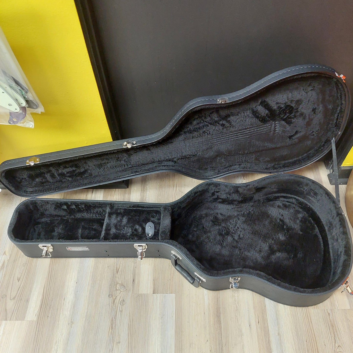 Road Runner Dreadnought Acoustic Guitar Hard Case - Black (USED)