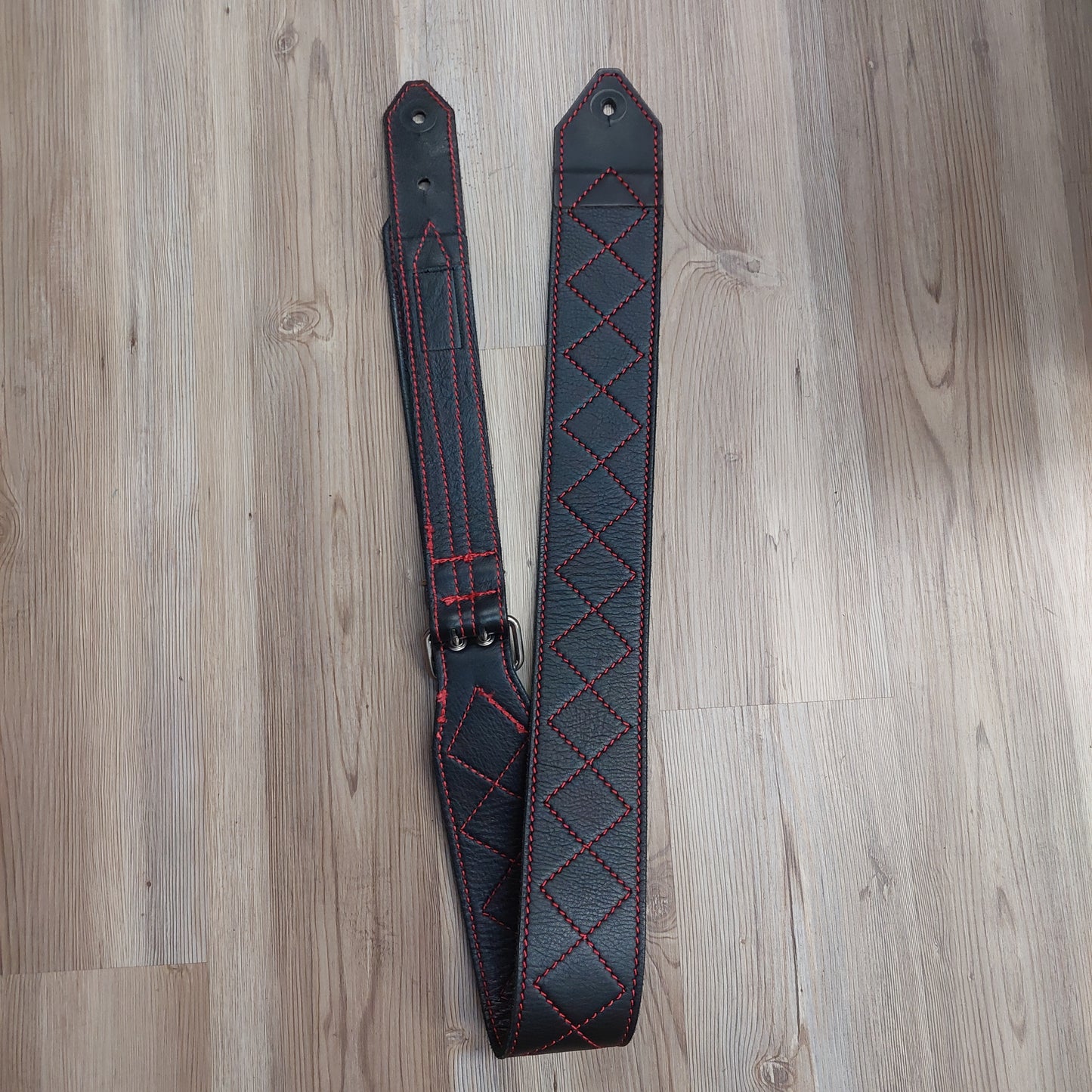 AL BANE LEATHER 3” BLACK AND RED GUITAR/BASS STRAP (USED)