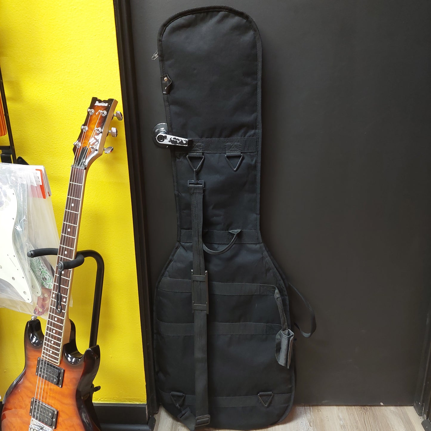 Fender Bass Gig Bag - Black (USED)