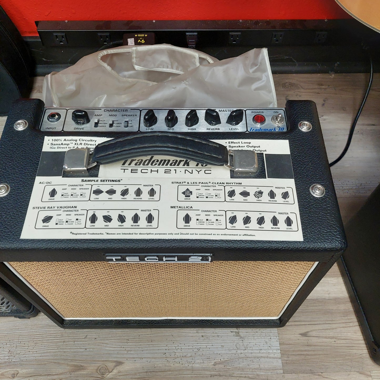 Trademark 10 TECH 21 NYC Guitar Amplifier (USED) SN# 707904 "Made In USA"