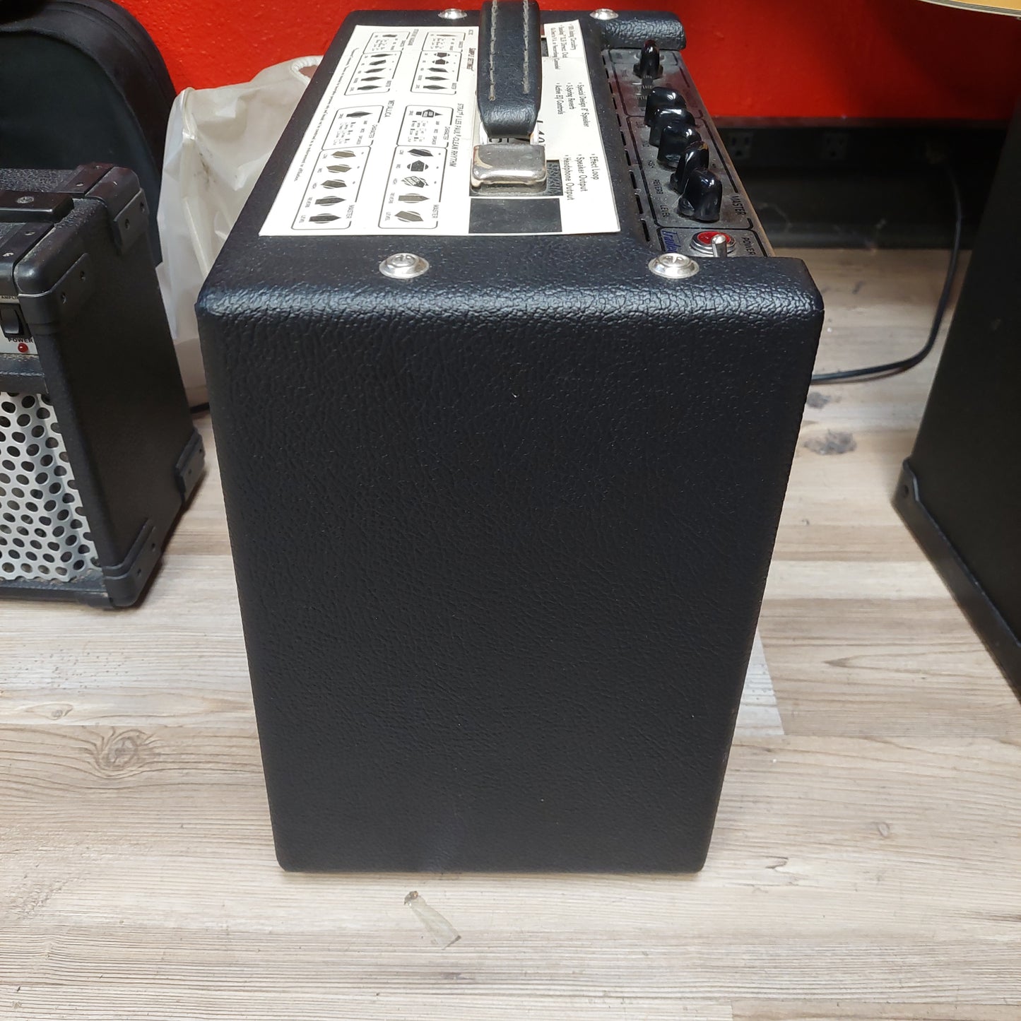 Trademark 10 TECH 21 NYC Guitar Amplifier (USED) SN# 707904 "Made In USA"