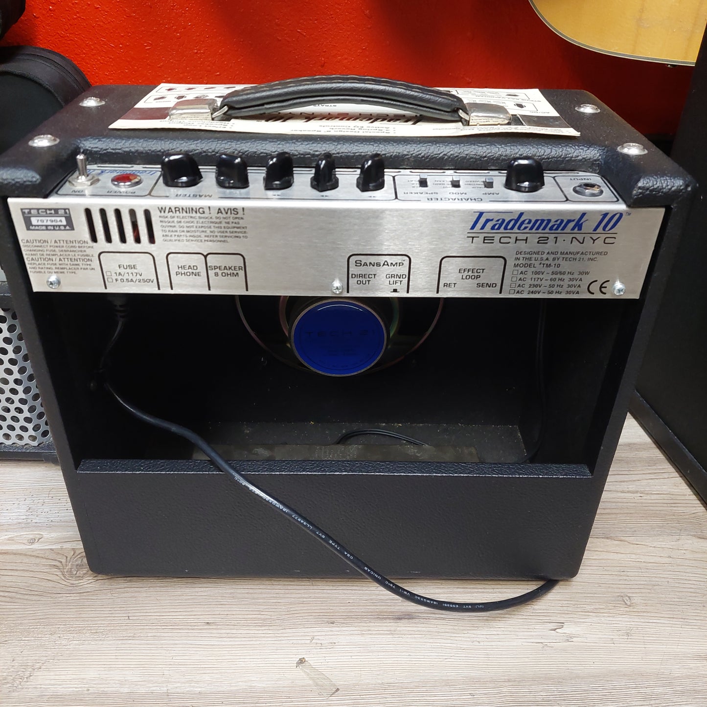 Trademark 10 TECH 21 NYC Guitar Amplifier (USED) SN# 707904 "Made In USA"