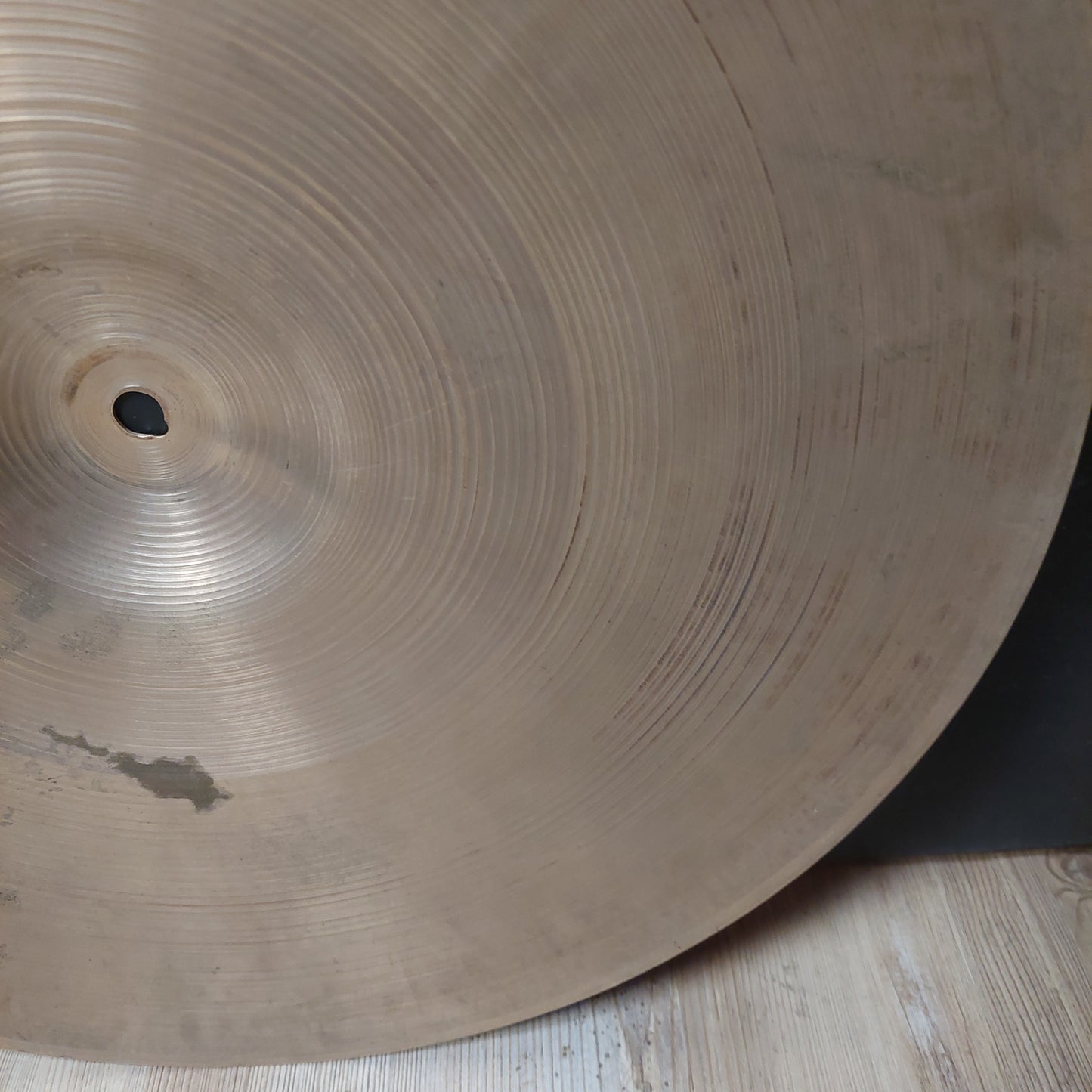 1960's 18” Zildjian 3 dot Crash Cymbal (USED) "Made In USA" (Has Chip On Edge & Keyhole Wear) "Sold As Is"